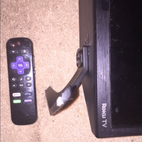 55” black insignia roku tv hd - Picture 3 of 8